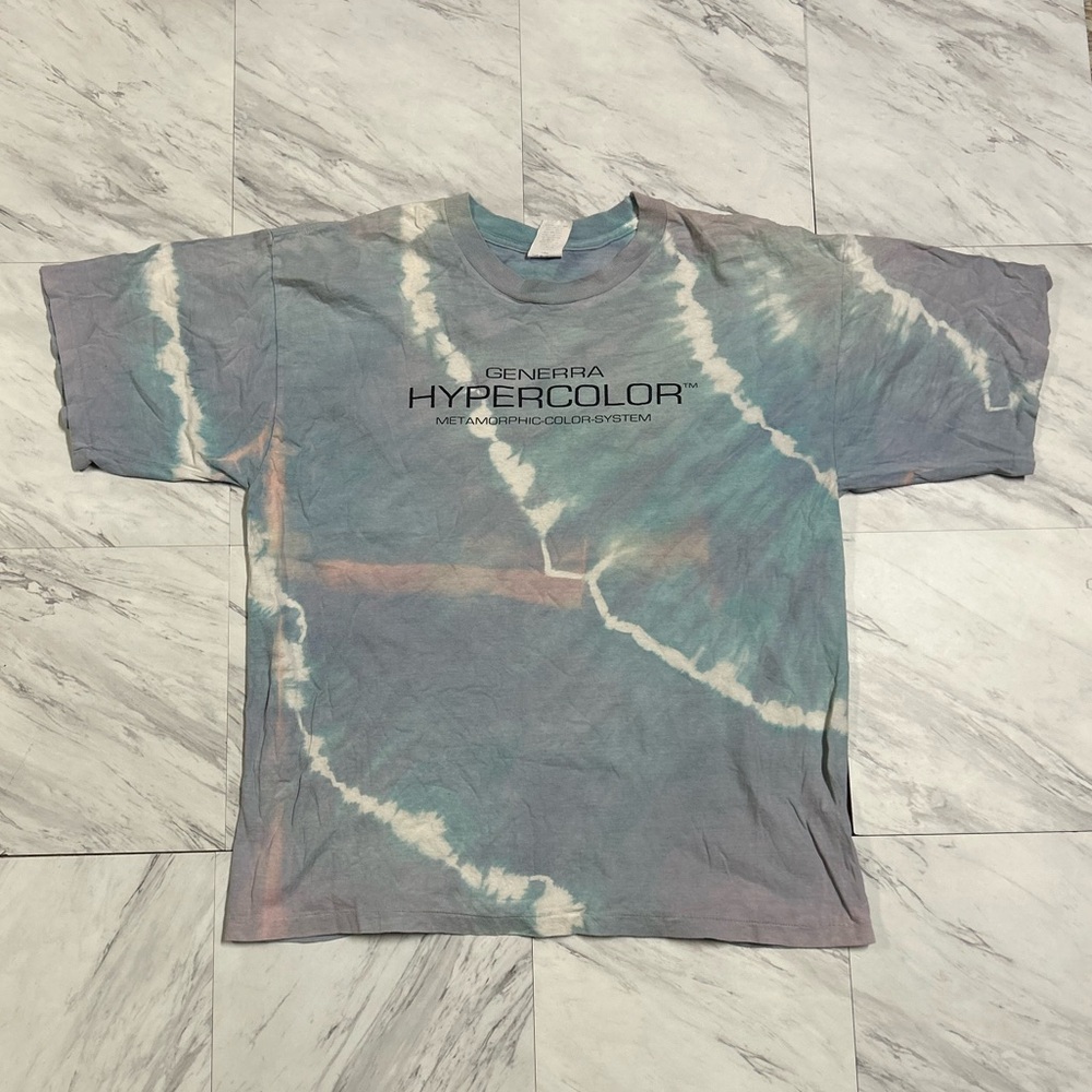 GENERRA Hypercolor Tie-Dye Short Sleeve Tee in Blue, Gray, White